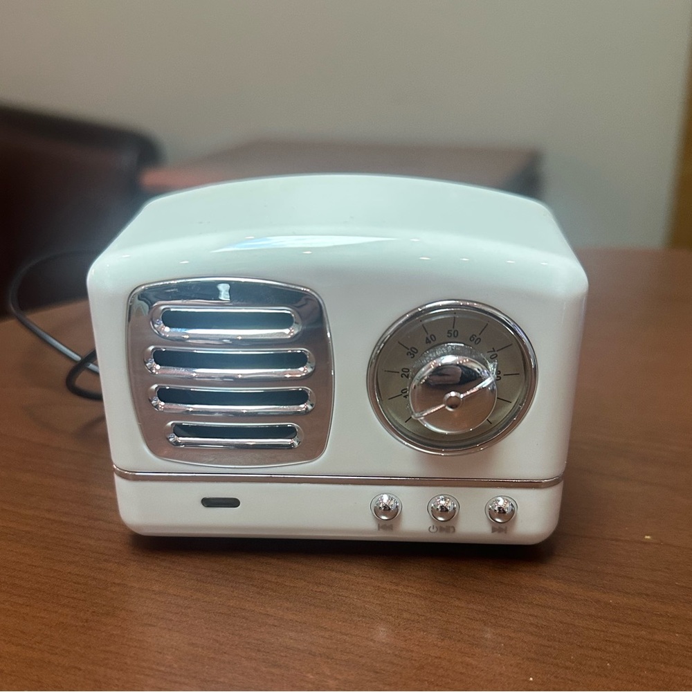 Retro White Portable Bluetooth Speaker